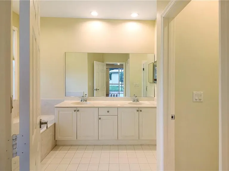 5873 NW 120th Ter — Photo 27