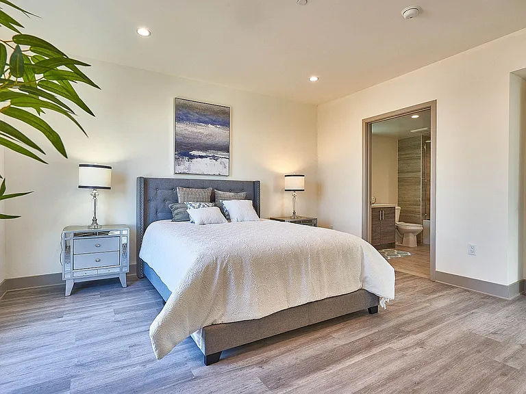 Lido Apartments - 4847 Oakwood — Photo 5