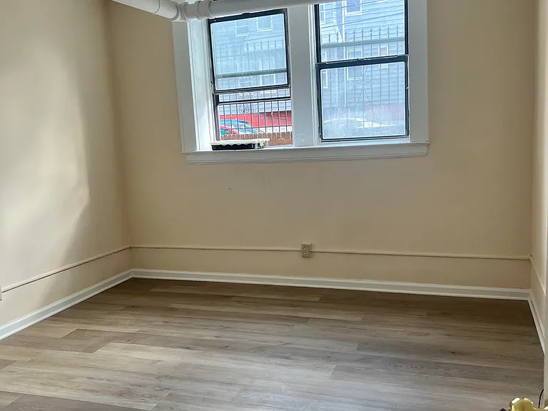 335 Osborne Ter #B2 — Photo 3
