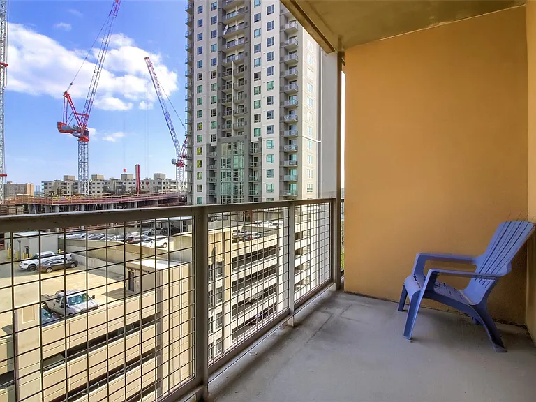 54 Rainey St #1109 — Photo 27