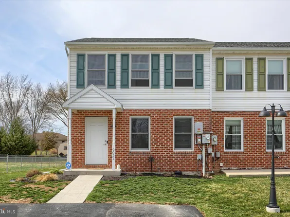 2052 Wyatt Cir, Dover, PA 17315