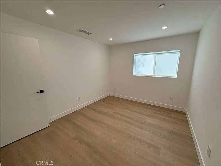 14165 Calvert St — Photo 7