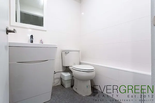 Rented by Evergreen Apartments BK | media 9