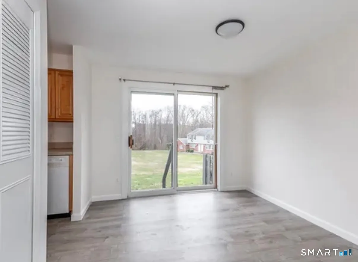 2 bed, 1.5 bath, 1058 sqft, $2,400 — Photo 4