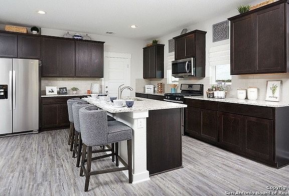 5th image of 218 Landing Ln