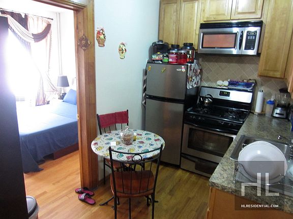 3rd image of 549 39th St APT 1A