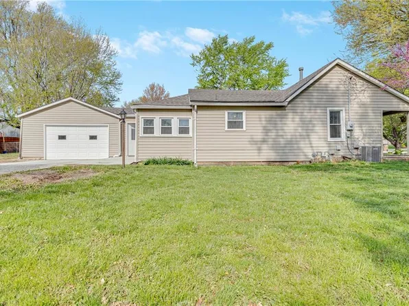 107 E Olive St, Raymore, MO 64083