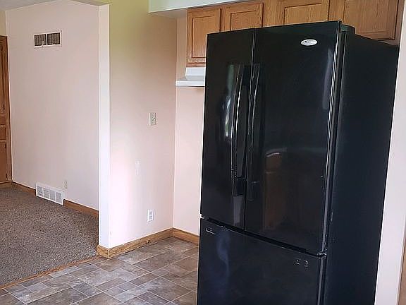 3rd image of 398 Portsmouth Ave