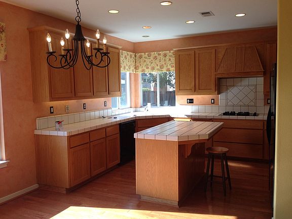 4th image of 840 Lawrence Dr