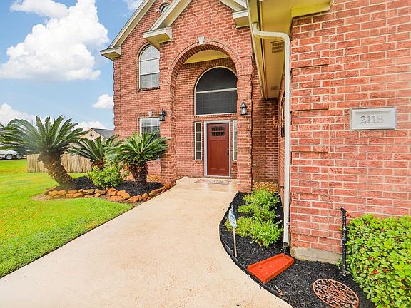 3rd image of 2118 Magnolia Bnd
