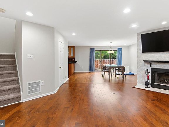 4th image of 49 Woodmont Dr