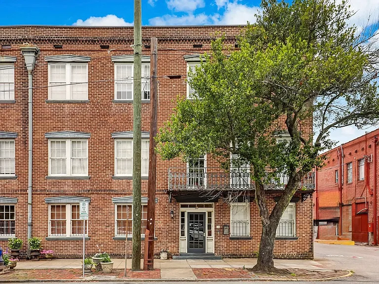 217 Abercorn St #B2 — Photo 2