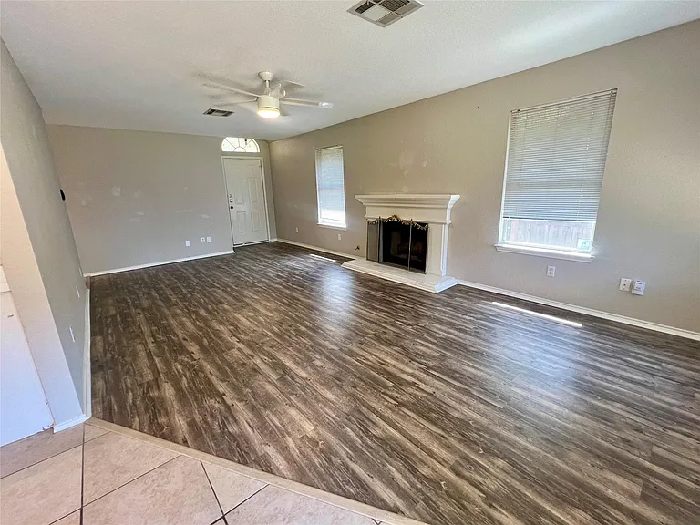 1156 Tetbury Ln — Photo 3