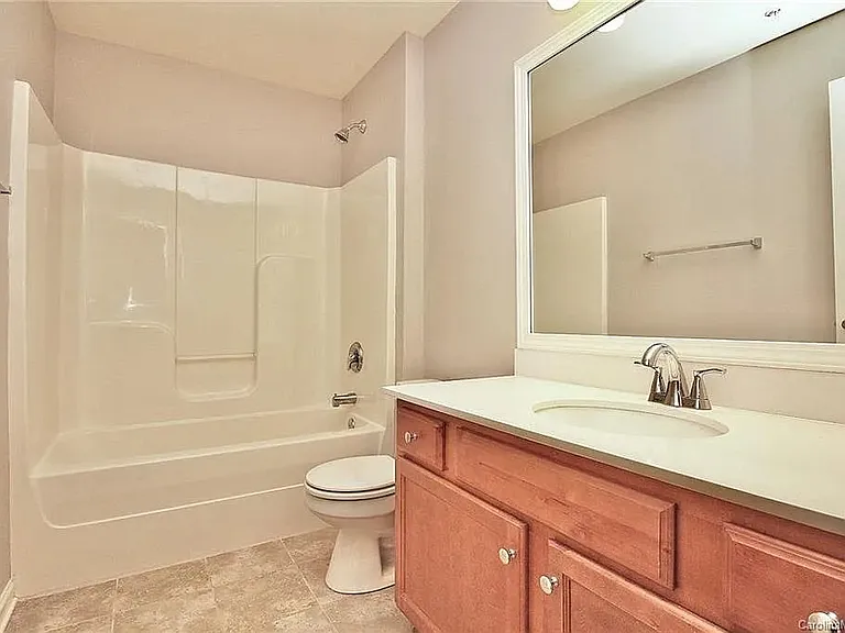 1240 Duncan Gardens Dr #1240 — Photo 3