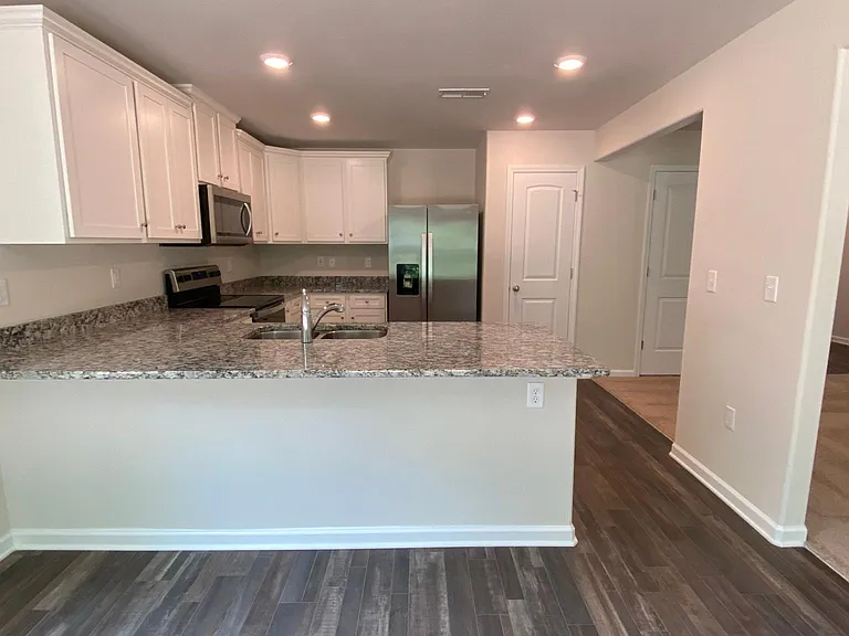 216 Caffee Dr — Photo 4