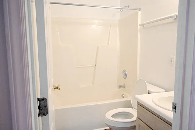 304 Gladstone Dr — Photo 14