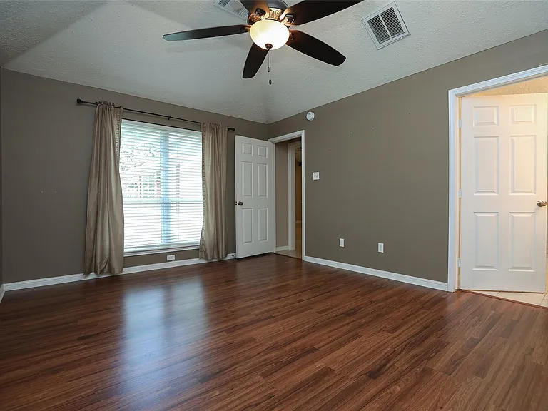 22815 Red River Dr — Photo 14