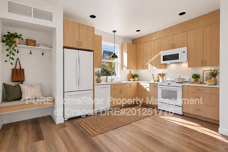 2971-2975 2981 2985 Ne Emerson St — Photo 3