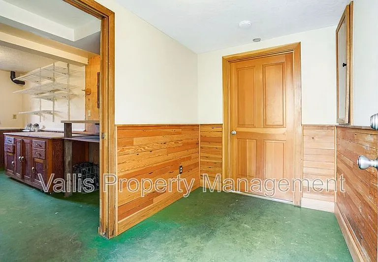 2185 Trade St SE — Photo 3