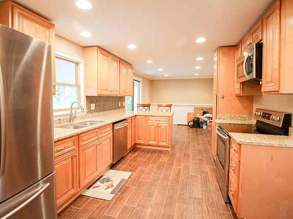 4th image of 7666 Grandview Dr