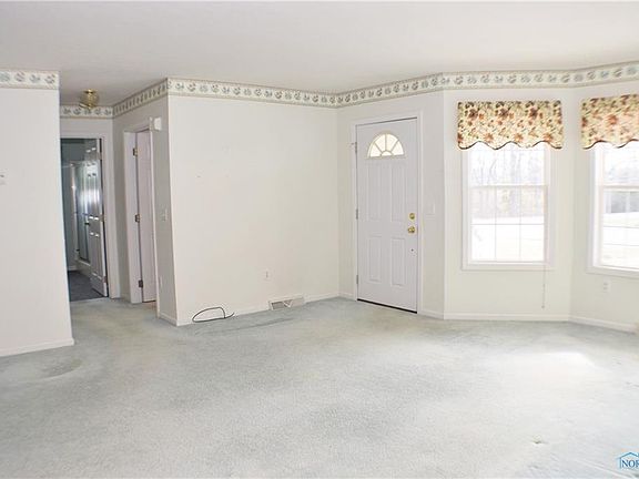 3rd image of 100 Lavine St