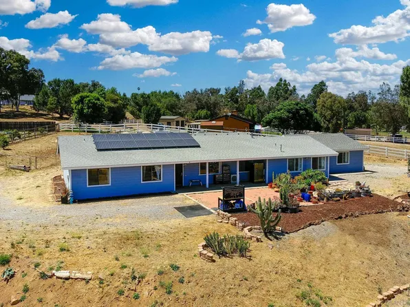 1375 Oakleaf Ln, Ramona, CA 92065