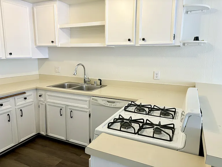 9885 Caspi Gardens Dr #8 — Photo 4