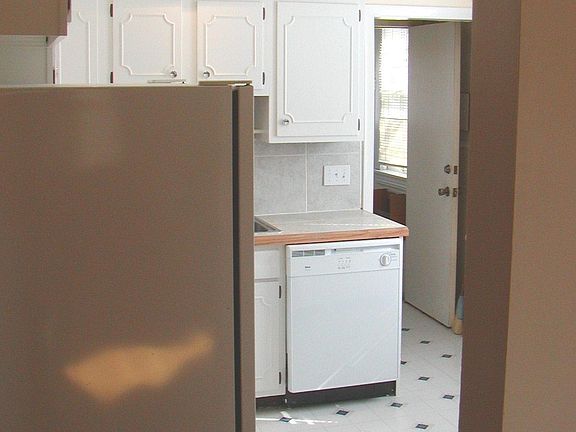 4th image of 3123 James Ave S APT 2