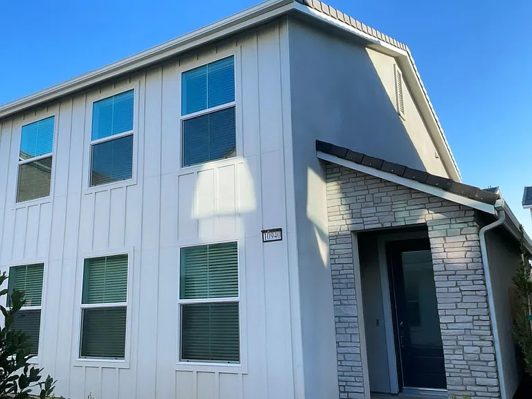 10940 N Blackberry Dr — Photo 1