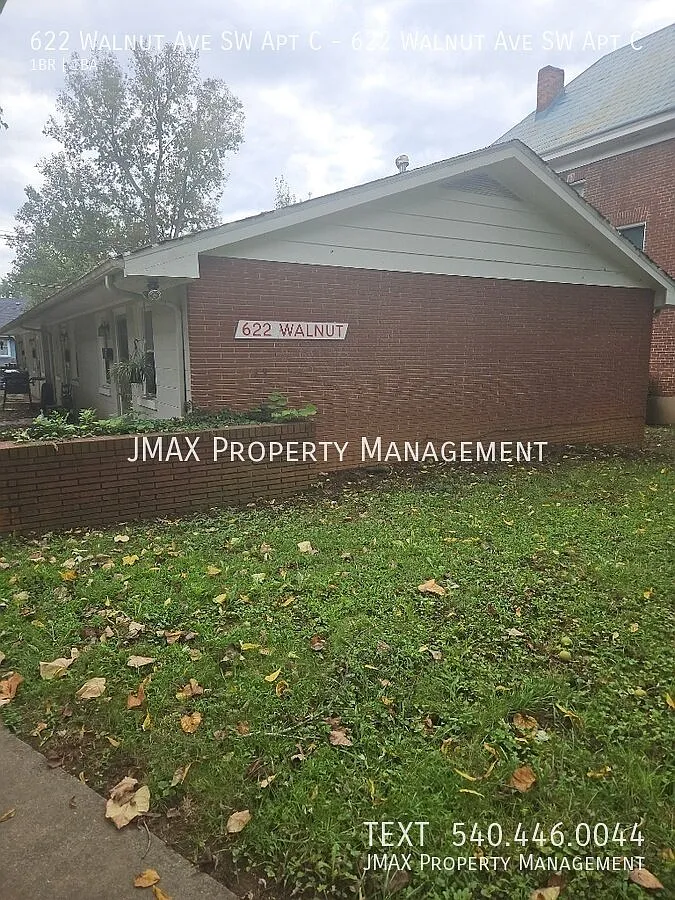 This property has a no security deposit option! — Photo 1