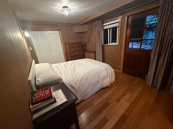 Main bedroom! Option to keep it dark with blinds or open for more light!