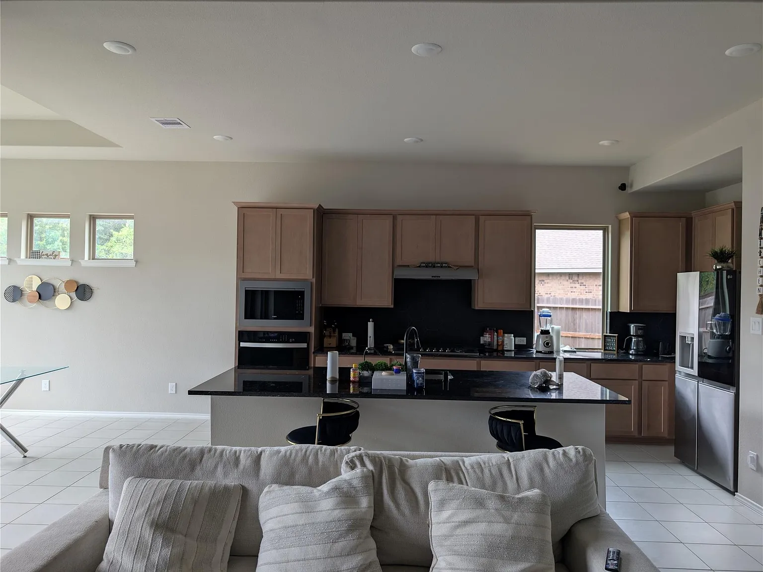 4 bed, 3.0 bath, 3304 sqft, $3,300 — Photo 3