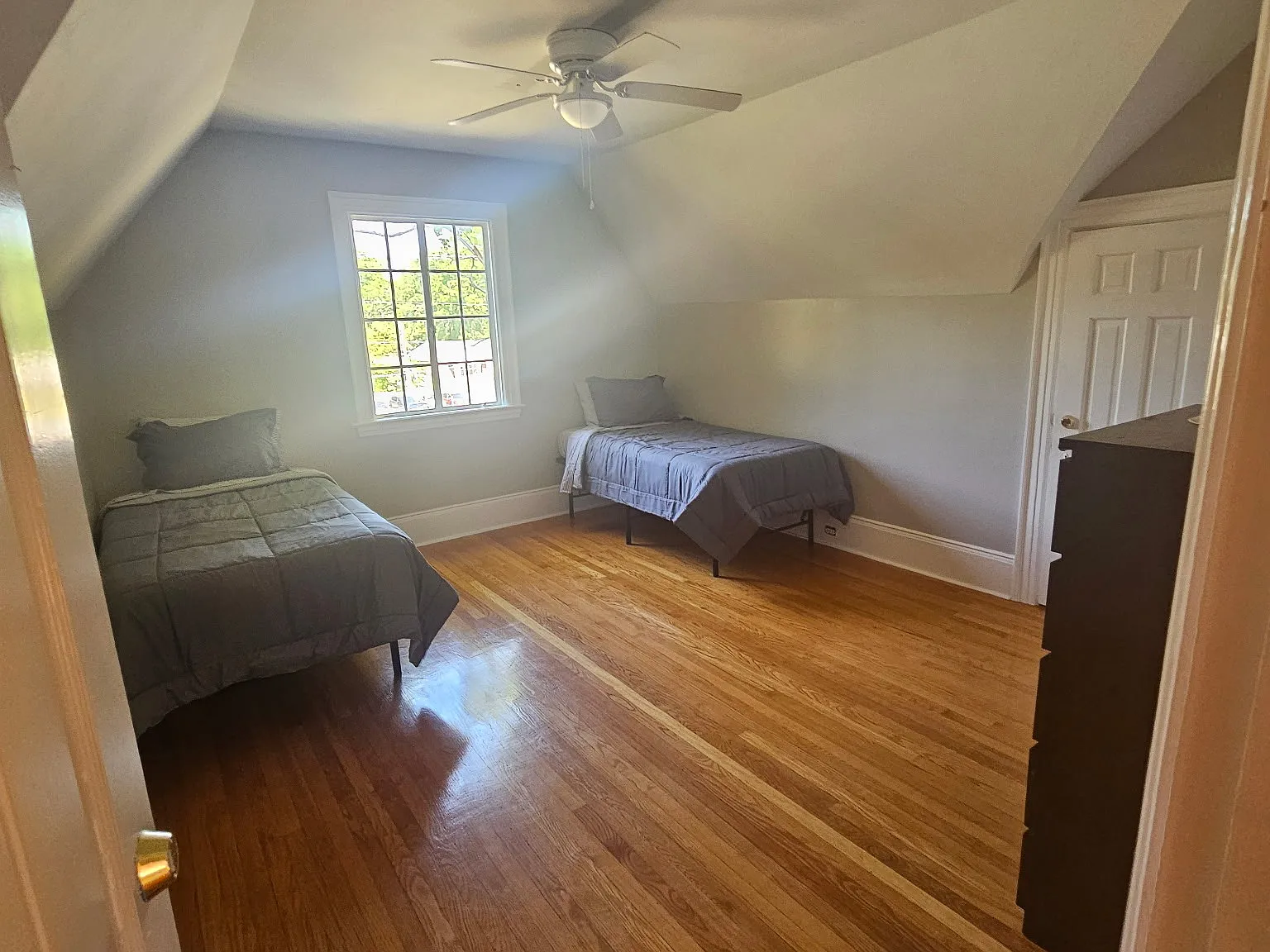5 bed, 2500 sqft, $750 — Photo 4