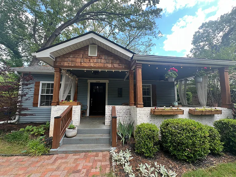 1524 Melrose Dr SW — Photo 1
