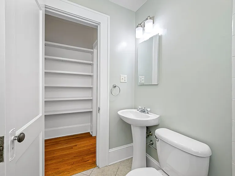 2115 W Hills Ave — Photo 17