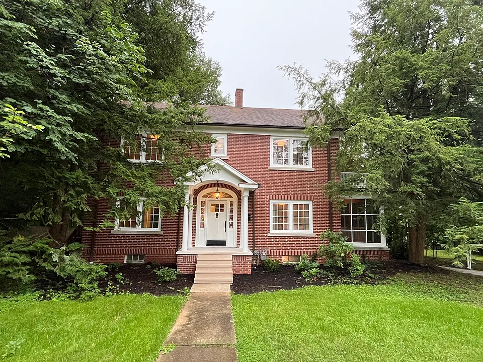 1300 E 1st St