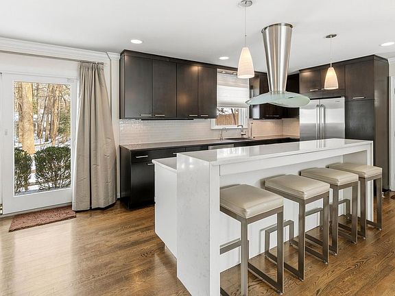 4th image of 3 Shannon Ct