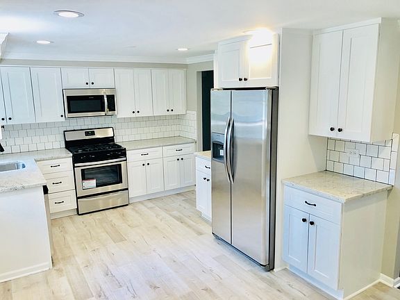 4th image of 1031 S Braintree Dr