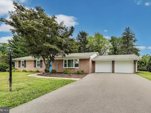 13407 Cherry Tree Cir, Hagerstown, MD 21742