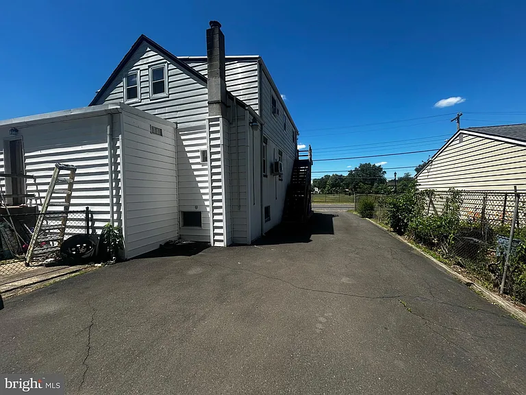 513 Cedar Ave — Photo 17