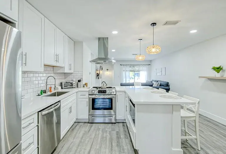 108 NE 9th Ave — Photo 10