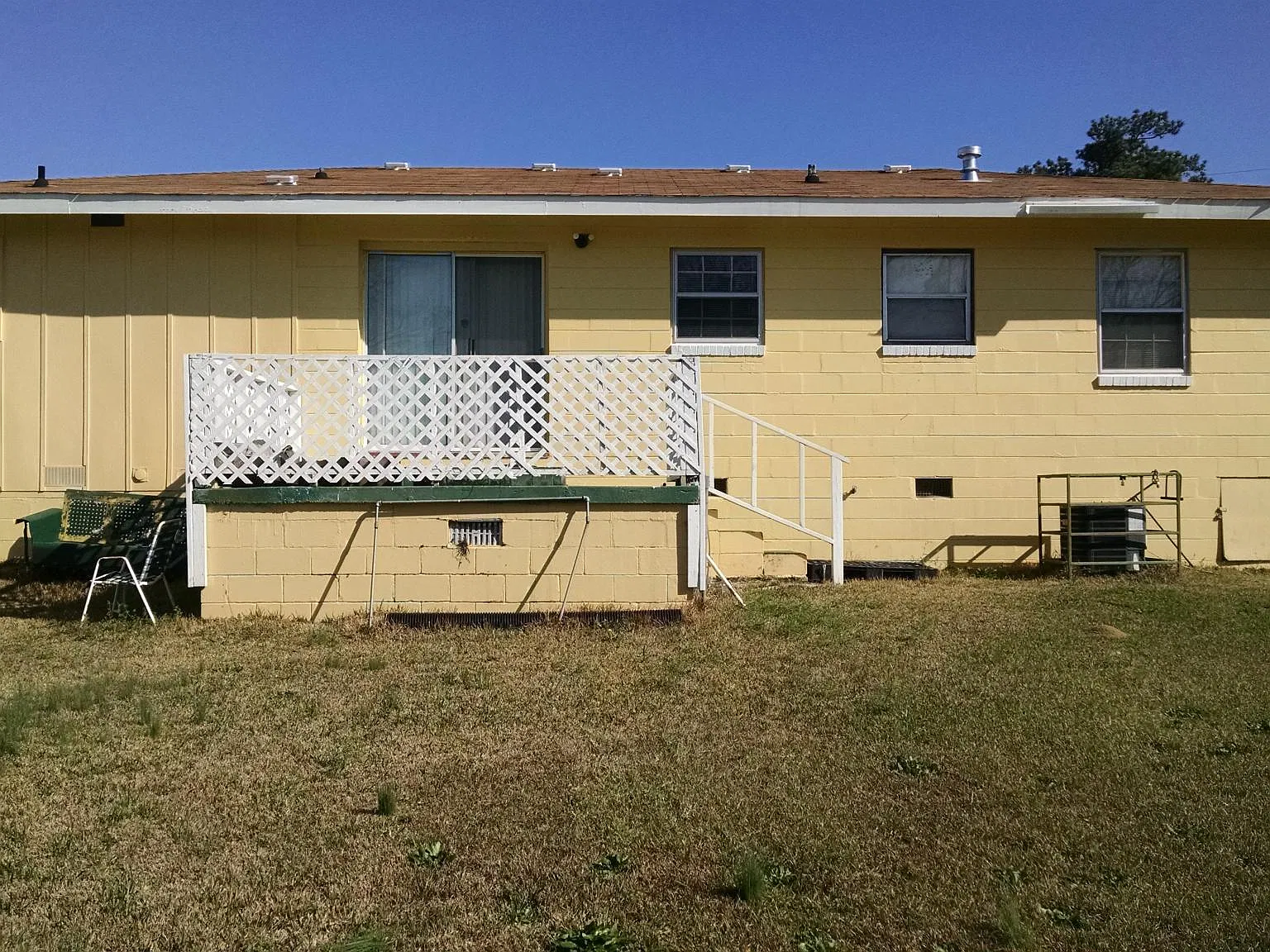 3 bed, 1.5 bath, 900 sqft, $975 — Photo 2