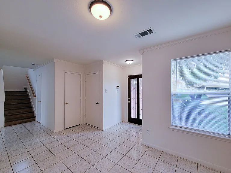 11810 Rolling Stream Dr — Photo 5