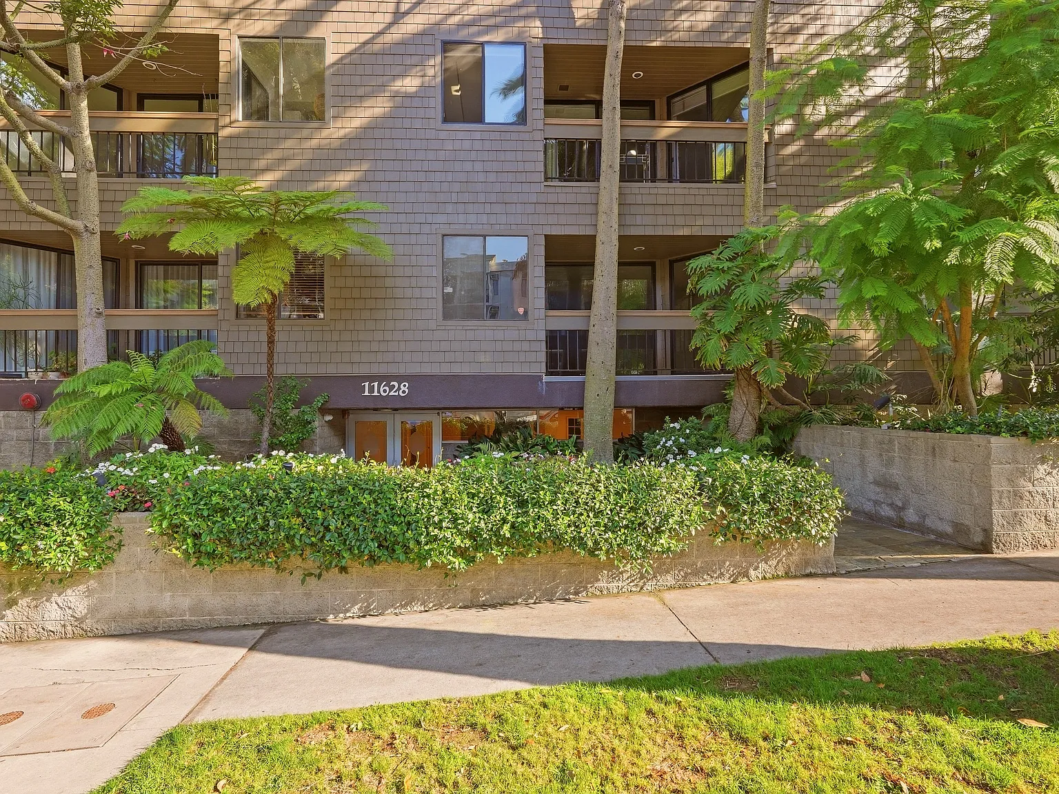 2 bed, 2045 sqft, $6,000 — Photo 2