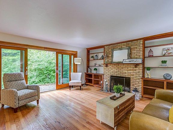 4th image of 203 Springwood Dr