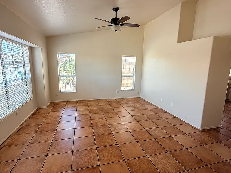 9005 N Lawndale Dr — Photo 7