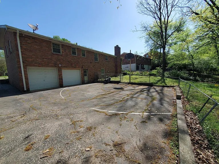323 Bonnahurst Dr — Photo 18