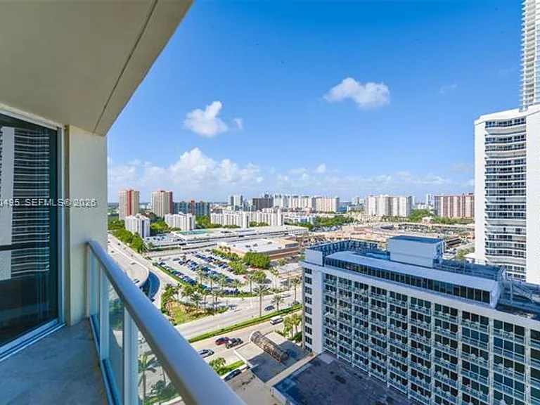 16699 Collins Ave #CU-2004 — Photo 22
