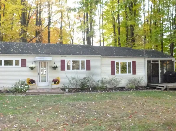 1613 Glenwood Dr, Jamestown, PA 16134