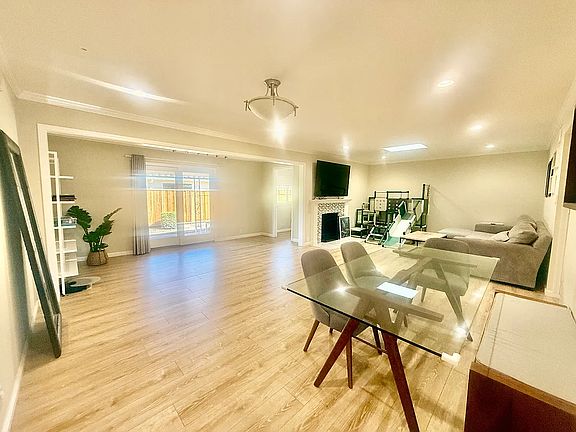 3rd image of 901 Azure St